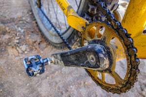Bike chain and chainrings covered in mud