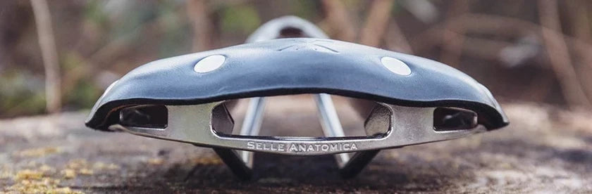 Rear view of a Selle Anatomica X2 saddle in black leather