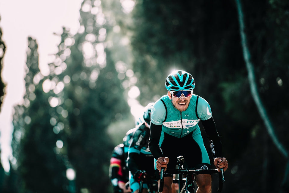 Cyclist grimacing as he works hard to pedal on a ride