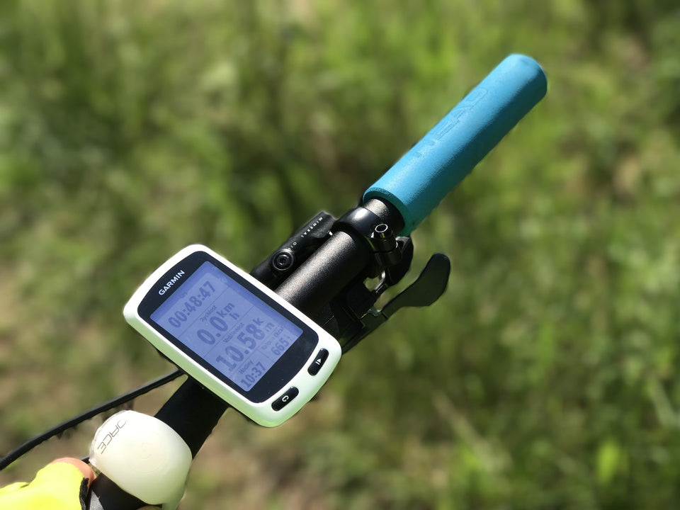 Garmin cycling computer on a bike’s handlebars
